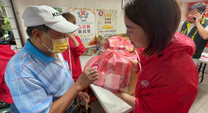 心潮協會志工在7月11日(周六)與7月12日(週日)結合社會人士資源多路關懷。(圖/心潮協會提供)