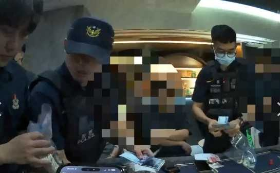 沈玉琳居住的內湖豪宅赫里翁因藏有德州撲克賭場遭警方搜索。(圖/翻攝畫面)