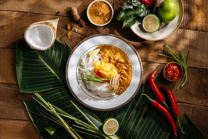 煙波國際觀光集團攜手泰國米其林必比登推薦「Chawee」,其招牌麵食「柴亞式暖醬河粉」首度來台。(圖/煙波國際觀光集團提供)