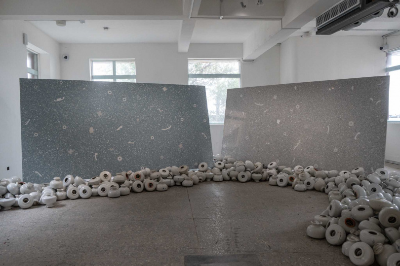 廢棄礙子變身成台電特色建材「礙子石」。（圖／META Design提供）