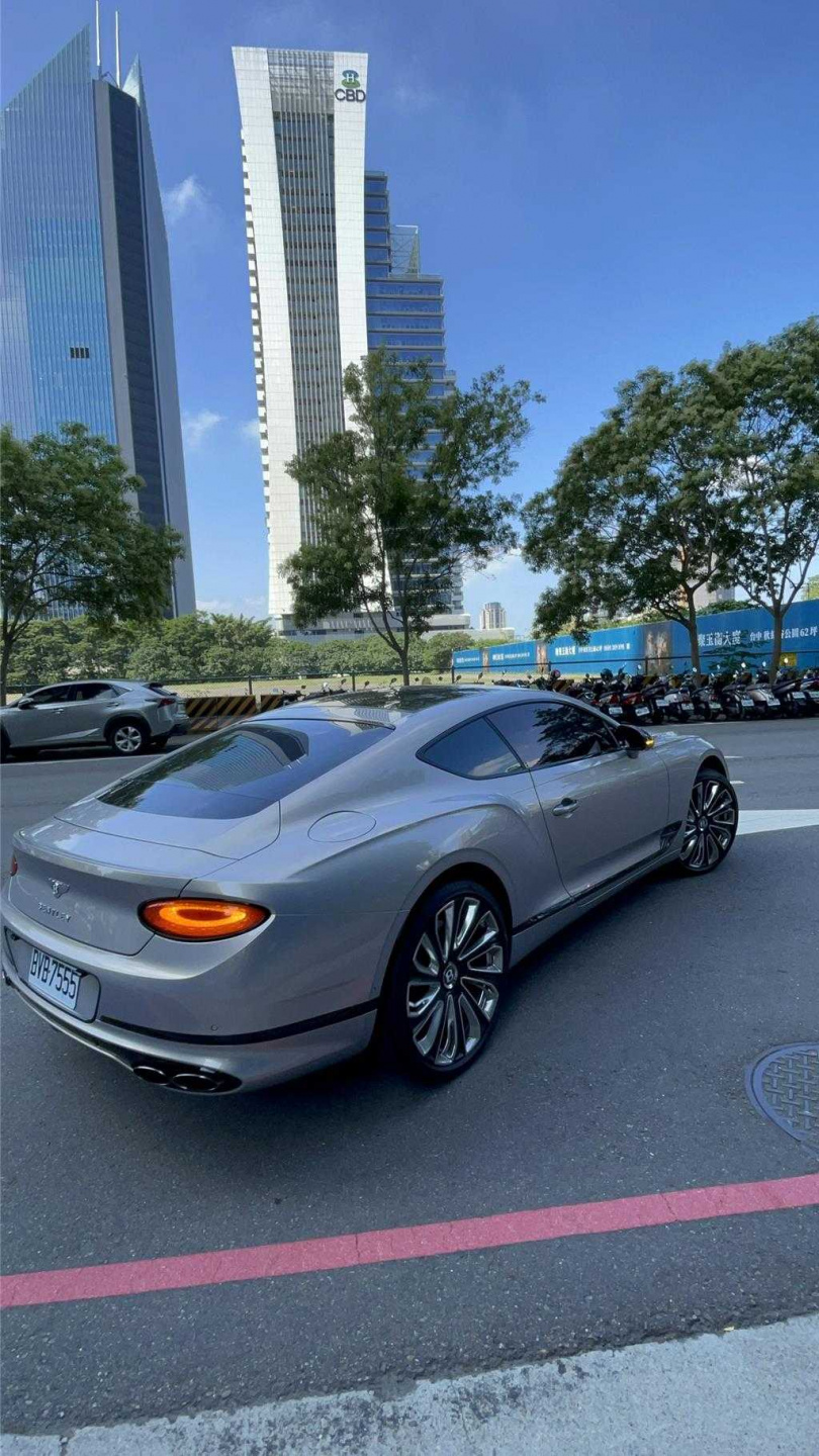 未拍定的賓利超跑。（圖／台中分署提供）