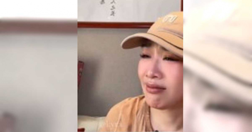 鍾麗緹聽到二女兒要動手術,在直播中哽咽。(圖/翻攝自鍾麗緹小紅書,下同)