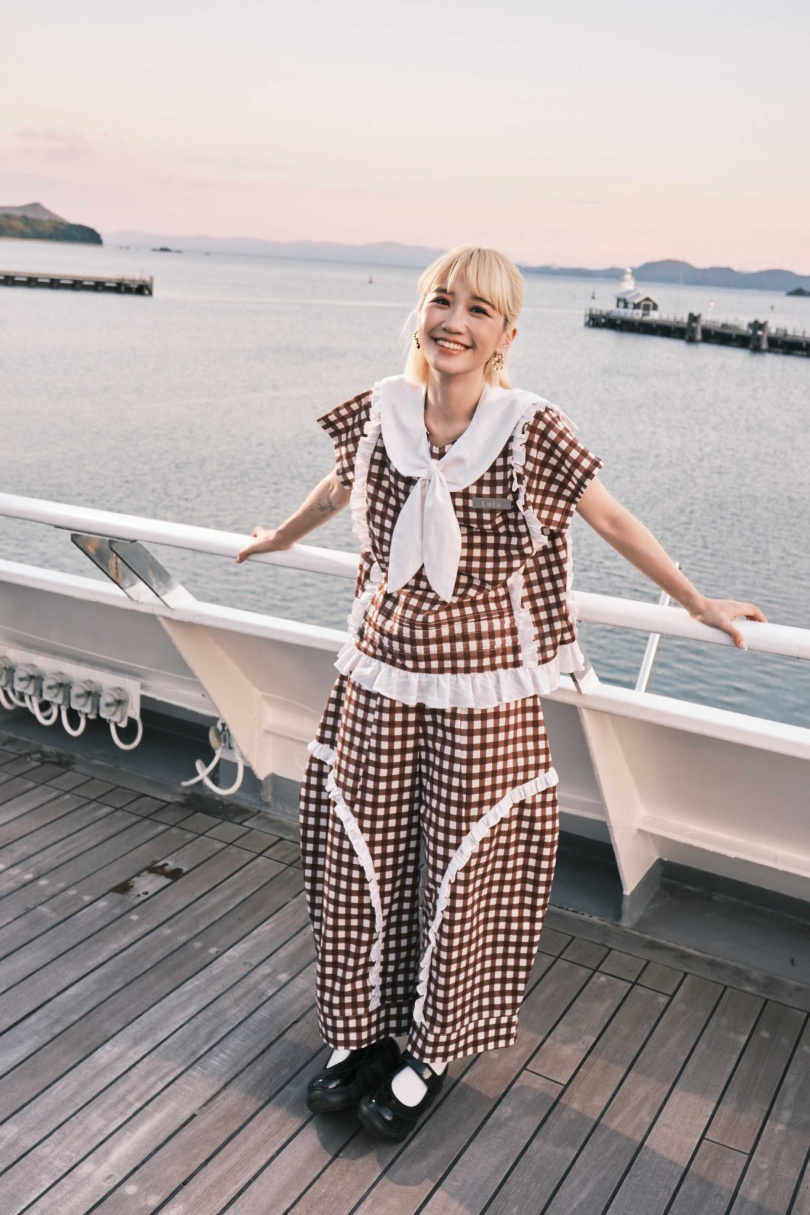 .Lulu不僅為MV親自擔任服裝師，準備了8套手工訂製服，更砸下百萬預算。（圖／天地合娛樂提供）