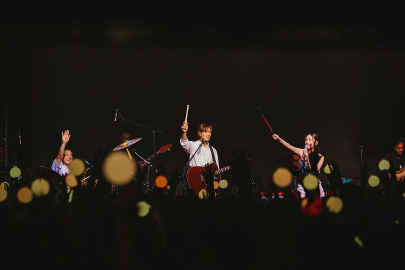 告五人挑戰用道地粵語唱歌。(圖/相信音樂提供)