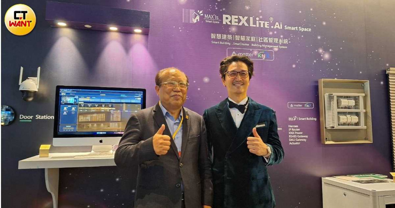 生產力建設總經理張芳民(左)表示,智慧建築在減碳趨勢下扮演重要角色,尤其在節能成效上更為顯著。(圖/林榮芳攝)