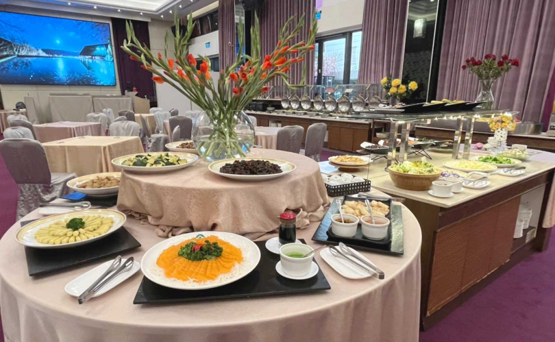 「聖華宮」主打蔬食百匯與宴席料理。（圖／翻攝自臉書／聖華宮粉絲團）