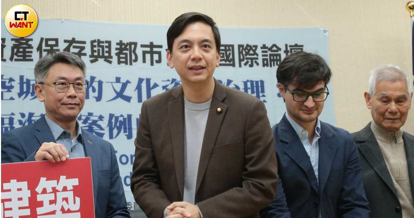 國民黨立委牛煦庭（左二）對賴清德出訪受阻表達遺憾，強調應少點政治口水、給政府更多空間。（圖／周志龍攝）