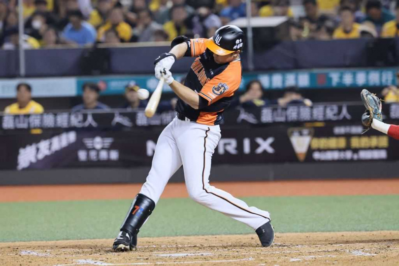 統一獅林安可4局上以右外野安打打進中職本季第1分打點。(圖/統一獅提供)