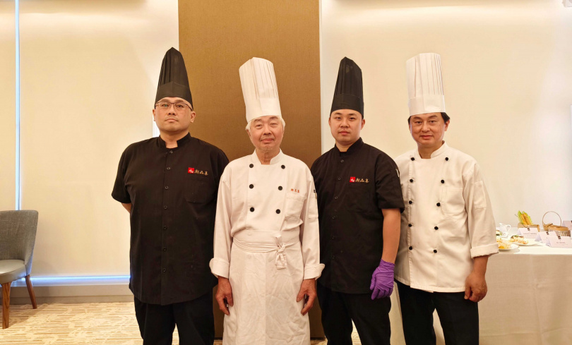 潮品集．潮坊新光A4店團隊左起駐店主廚江玉炫、榮譽主廚何炳木、港點主廚王品鈞、美食藝術顧問簡承濬。（圖／魏妤靜攝）