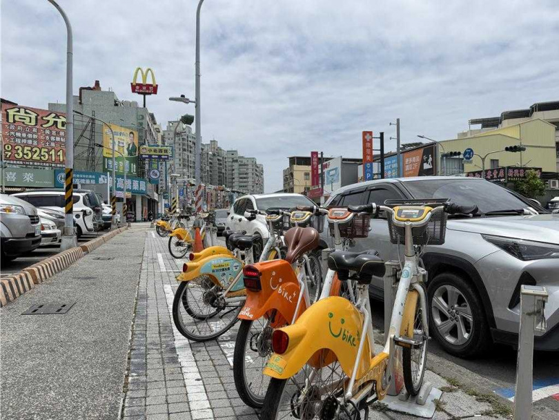 YouBike微笑單車公司指出，如果民眾在借車時發現有異常，可以將坐墊壓至最低並反轉到180度，這樣維修人員一眼就能看出是車況有問題的車輛。（圖／報系資料照）