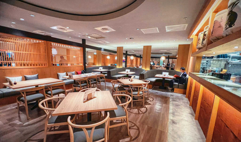 「菜な」占地逾百坪，擁有127席座位與多間包廂。（圖／nana提供）