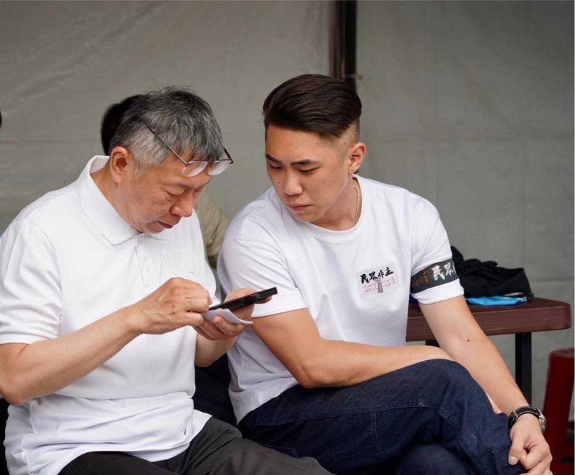 民眾黨新北市議員陳世軒警告，民進黨若持續濫權，利用司法追殺異己，終將自食其果。（圖／翻攝自陳世軒臉書）