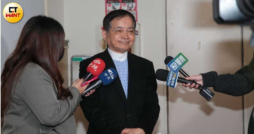 國民黨立委賴士葆批評,軍演期間國軍高度戒備,海巡高層卻辦理高價餐敘,直斥相關行徑「不會看日子的白目」。(圖/周志龍攝)