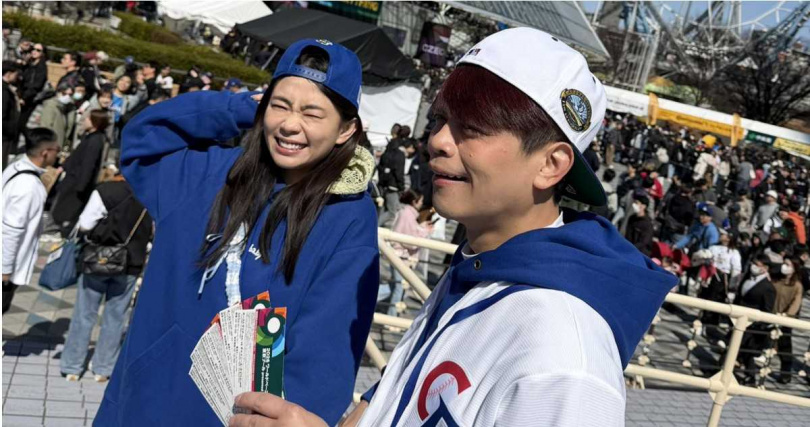 蔡阿嘎分享東京巨蛋觀賽日常，表示進場時一度卡在安檢排隊。（圖／翻攝自臉書，蔡阿嘎）