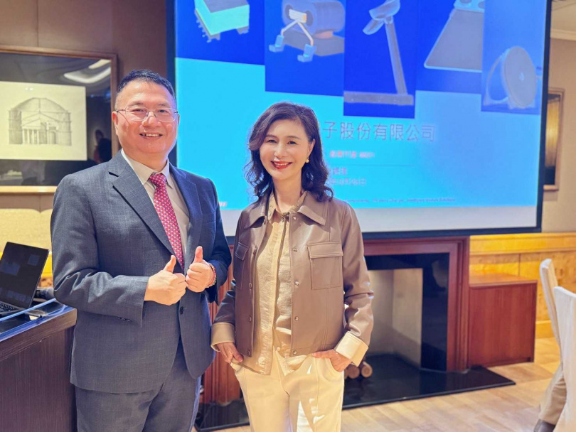 圖右為聯寶董事長譚明珠、左為聯寶總經理譚偉傑。(圖/聯寶電子提供)