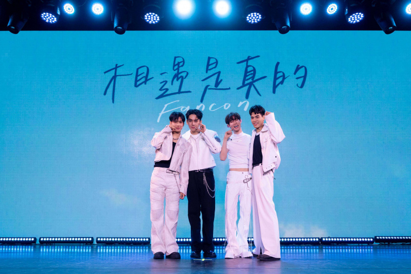 紀成澔（左起）、葛兆恩、夏和熙、楊翹碩攜手登台，打造專屬粉絲的甜蜜宇宙同樂會。（圖／結果娛樂提供）