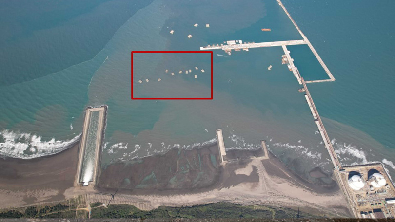 位於桃園大潭的中油第三座液化天然氣接收站喊出「增氣減煤」神助攻,但自籌建以來地方環境爭議不斷,目前籌建受阻。(圖/翻攝自台灣蠻野心足學會)