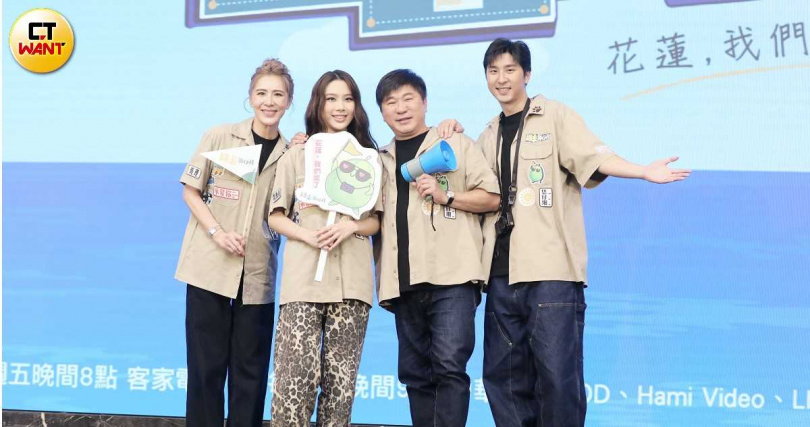 胡瓜、胡小禎、胡釋安與外孫女Emma,一同出席《胡來旅行社》第二季記者會。(圖/侯世駿攝)