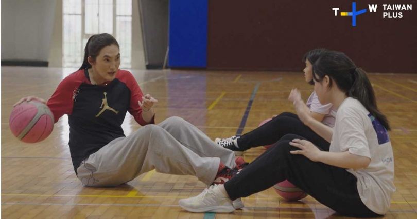 2021年錢薇娟受邀擔任T1聯盟會長。（圖／TaiwanPlus提供）