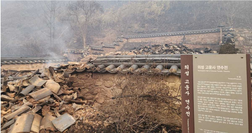 擁有千年歷史的古寺，如今已燒成廢墟。（圖／擷取自X）
