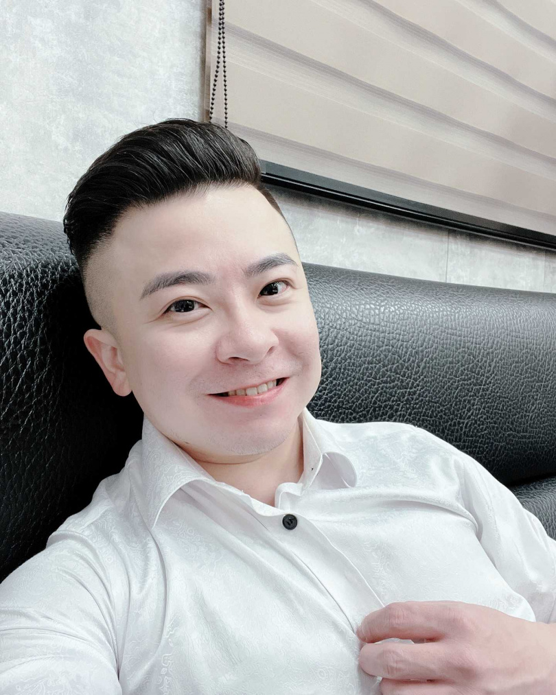 疲老闆日前被爆陷入財務危機，近日身體狀況又亮紅燈。（圖／疲老闆臉書）