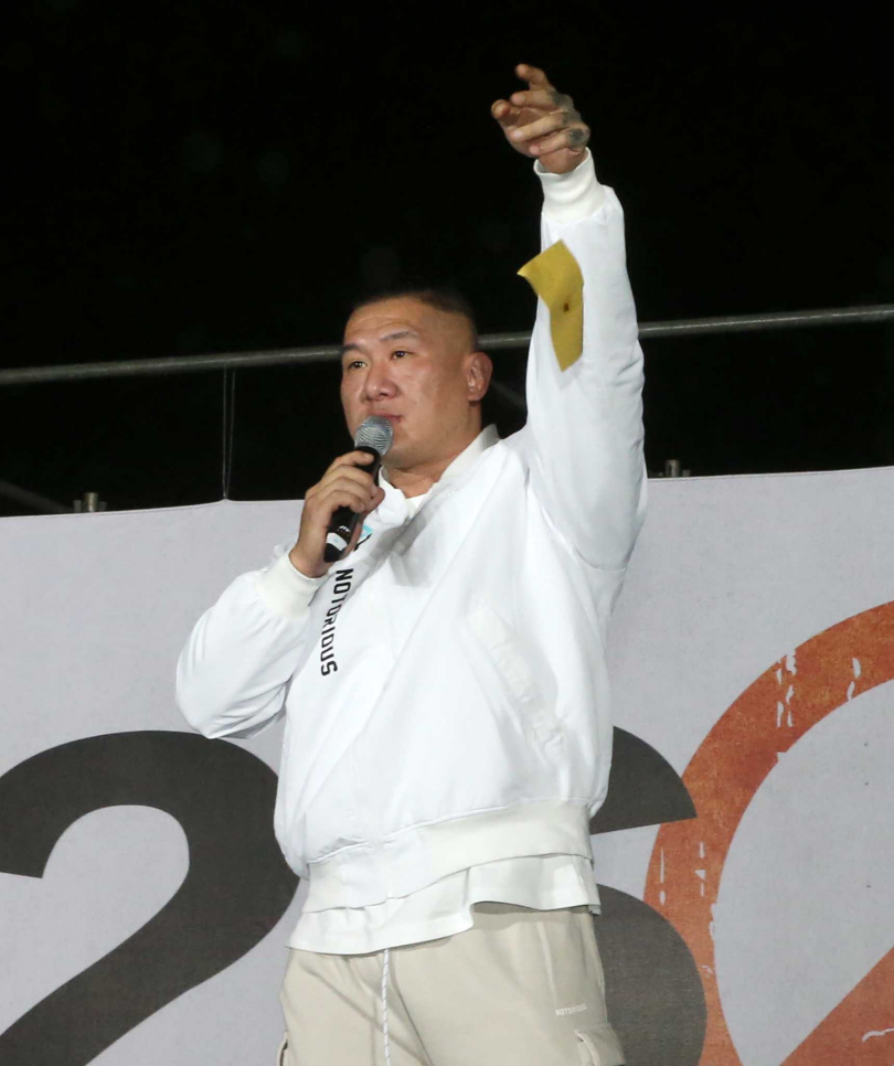 對於被撒冥紙，館長痛批「再讓他們大罷免成功，以後你只要不認同民進黨，就會像這樣被丟冥紙。」（圖／報系資料照）