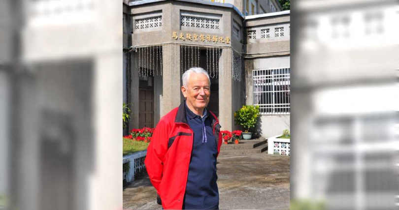 在台灣服務50年的呂德偉神父,在洪水發生後一度傳出失聯消息,所幸最終平安無事。(圖/翻攝FB/程若石)