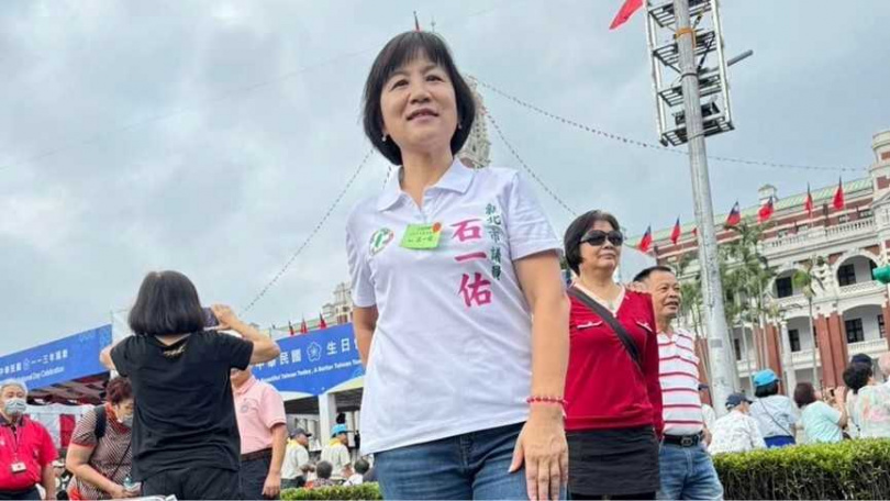 新北市議員石一佑(圖)督促市政府該盤點公有閒置土地,可適度用以作為停車空間。(圖/翻攝自石一佑臉書)