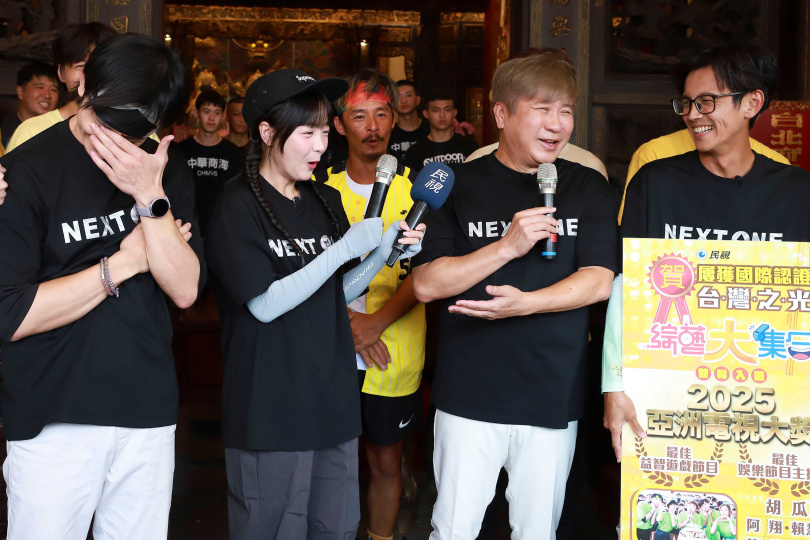 胡瓜（右二）感謝製作單位跟參與民眾。（圖／民視提供）