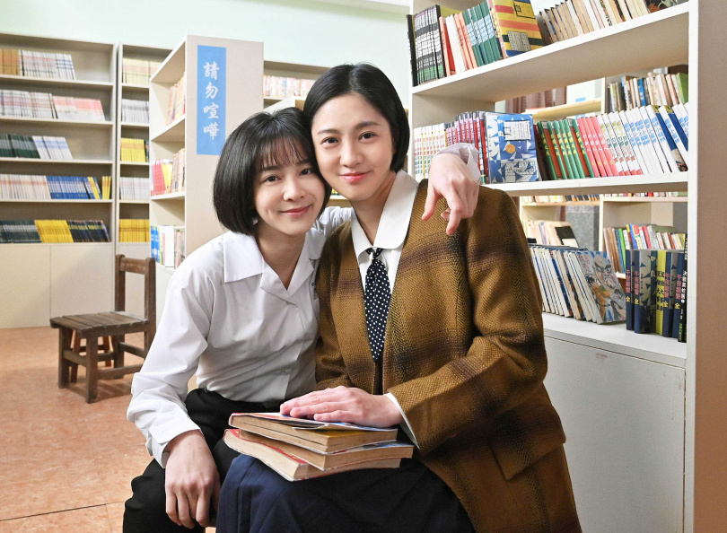 蔡祥(左)與王丁筑劇中從兒時玩伴晉升成戀人關係。(圖/台視)