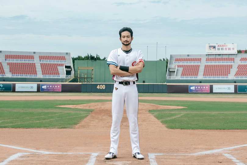 張庭瑚首次嘗試鬍子造型，飾演心靈捕手林家正。（圖／瀚草文創）