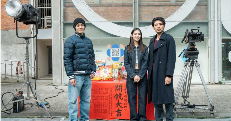 林亭莉（中）突破以往演出表現，在《星光燦爛的你》飾演曾少宗（右）身邊的女人。（圖／影娛人）