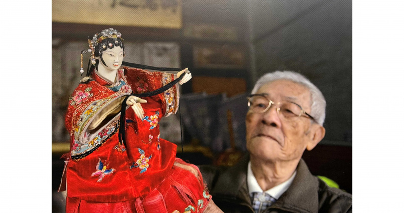 布袋戲大師李天祿長子陳錫煌2008年以80歲高齡創辦「陳錫煌傳統掌中劇團」。（圖／吳德亮翻攝）