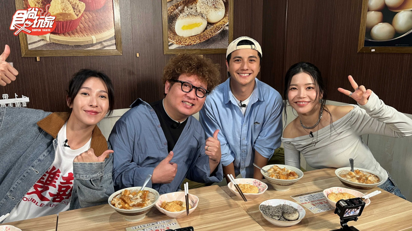 頌樂首次體驗花生油條湯、燒麻糬，被子余誤導大喊「挖尬意哩（我喜歡你）」。（圖／TVBS提供）