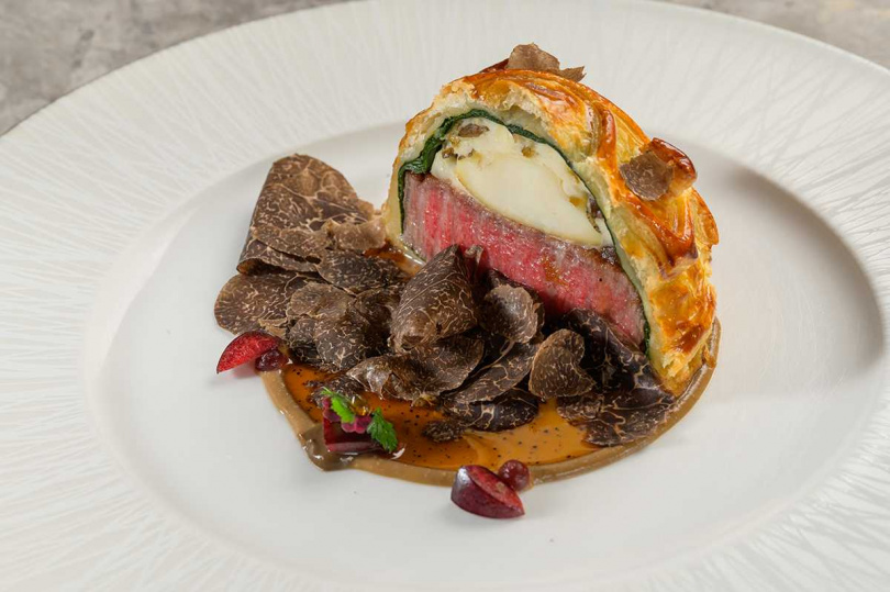 蘭餐廳經典和牛派也推出情人節特製版。（圖／Orchid蘭餐廳提供）