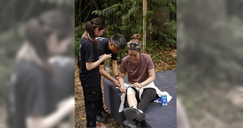 大霈在節目比賽中不慎摔倒。(圖/公視提供)