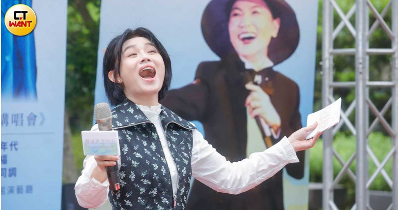 朱海君一現身就帶來鳳飛飛的經典歌曲〈思念的歌〉。（圖／趙文彬攝）