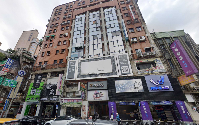 李男等嫌犯看新聞才得知「打死人」，籌謀準備前往中南部逃亡，卻被警方先一步於三重一間旅館內逮獲。（圖／翻攝自Google.Maps）