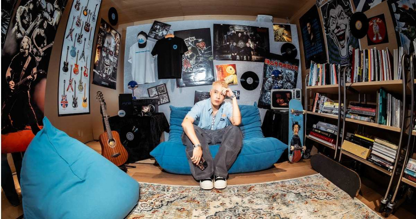 周湯豪「千禧快閃店」重現2000年代校園熱音社氛圍。（圖／環球音樂提供）