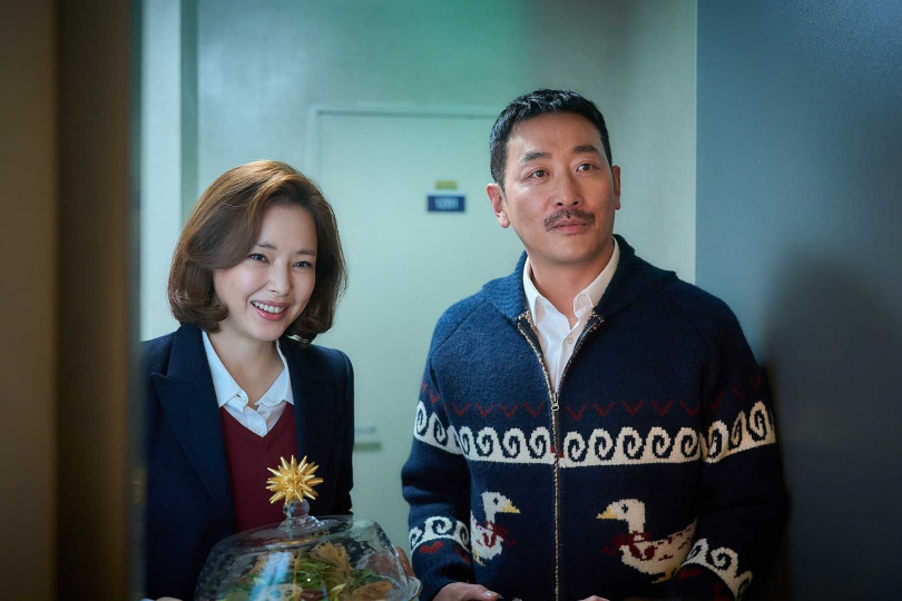 《四人行，不行》由河正宇（右）自編、自導、自演（左為李荷妮）。（圖／采昌提供）