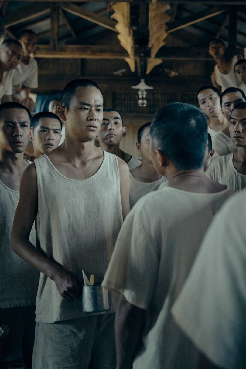 《星空下的黑潮島嶼》夏騰宏飾演李木雄。拍攝時感受到角色在環境壓迫下的無力感。（圖／Hami Video）