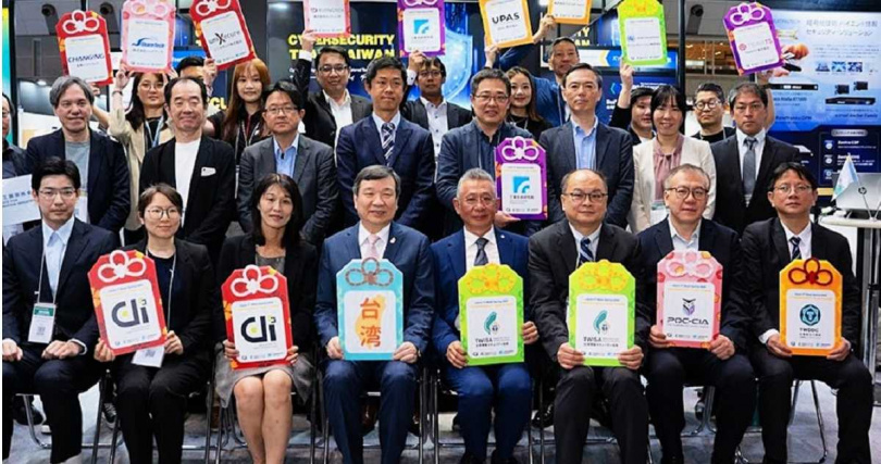 台灣資訊安全協會(TWISA)率領九家台灣廠商參加日本最大科技展IT Week。(圖/台灣資安大聯盟提供)
