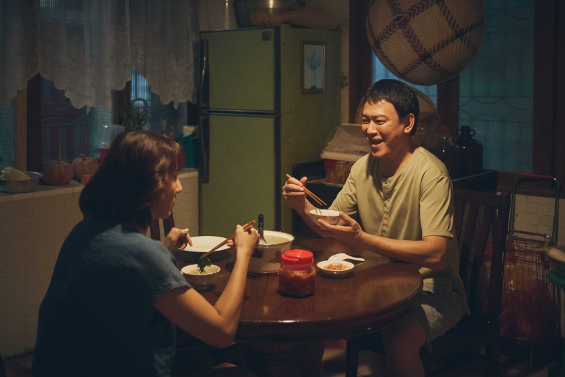 王識賢與張詩盈在劇中不經意地放閃。（圖／華視、公視台語台提供）