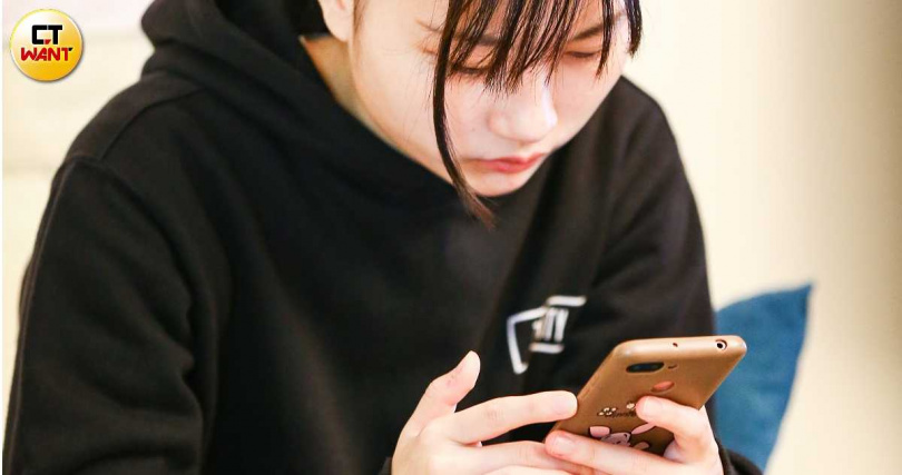 2022年兒少上網率已達98.9%,無不顯示出兒少使用網路過程中所面臨到的風險。(圖/示意圖,與本案無關/黃鵬杰攝)