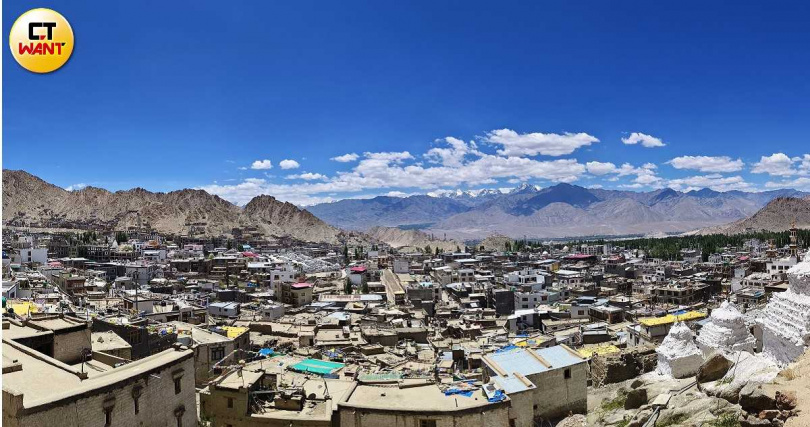 穿梭巷弄尋訪老屋時可於高地俯瞰列城市景，亦可一路向上走訪知名景點列城皇宮。（圖／魏妤靜攝）