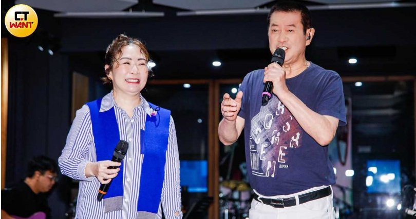 蔡小虎精神奕奕和張秀卿一起為《辣妹駕到演唱會》綵排。（圖／趙文彬攝）