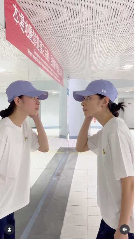 李千娜（右）用特別的方式介紹女兒。（圖／IG／李千娜）