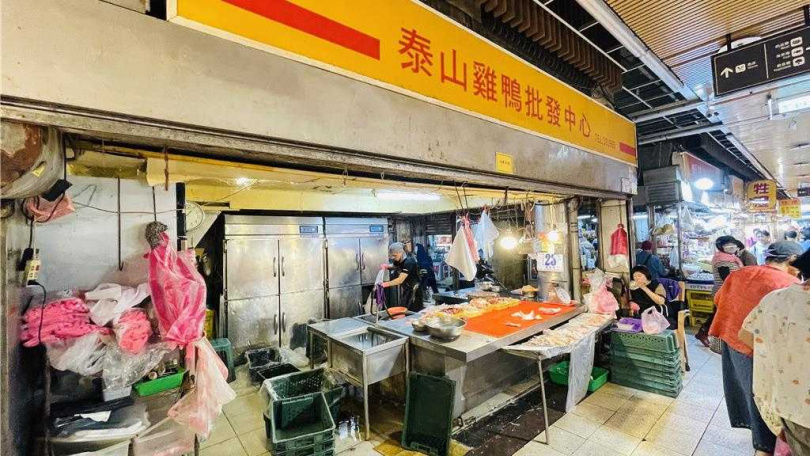 台東市中央市場掀豬肉搶購潮，短短一上午攤位肉品全被掃光。（圖／蕭嘉蕙攝）