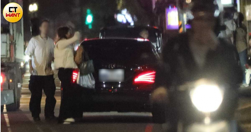 吃完甜蜜餐後小倆口回程先到基隆廟口夜市逛逛，男方再開車送小優去工作。（圖／本刊攝影組）