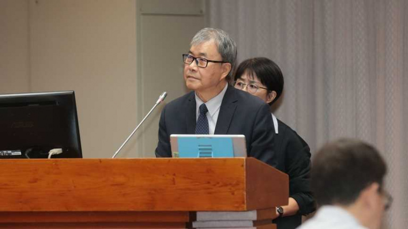 「校事會議」讓校園風聲鶴唳，教育部長鄭英耀（圖前左）允諾再做檢討。（圖／周志龍攝）